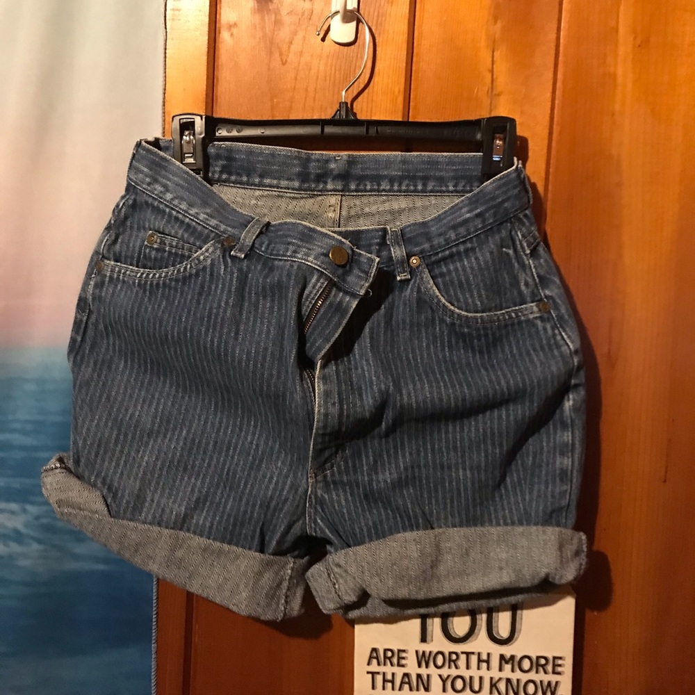 High-waisted shorts 🌞